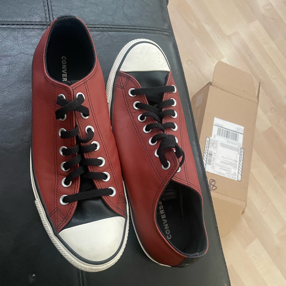 Converse leather low